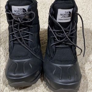 The northface winter boots size 6 like new cond!